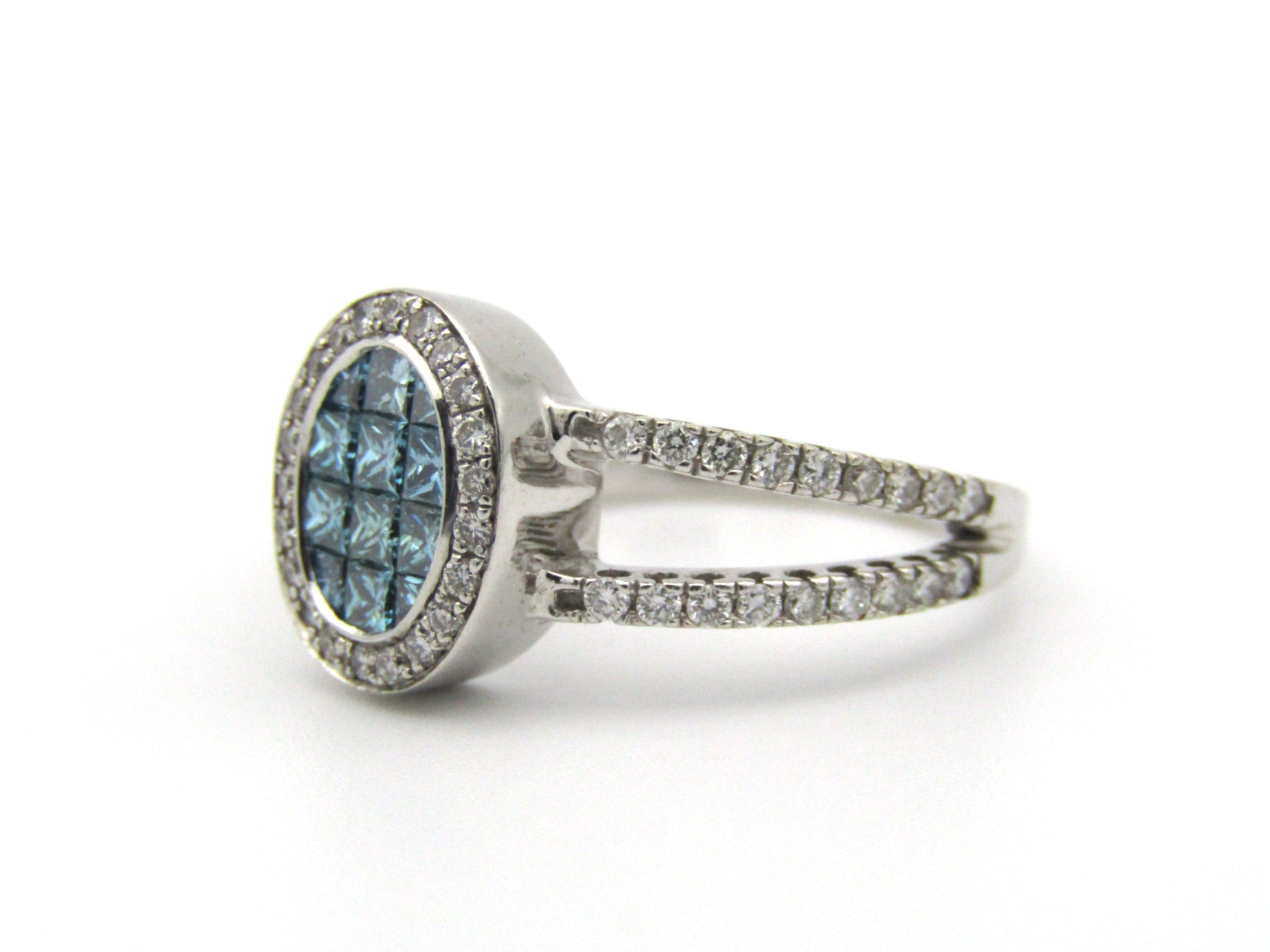 18K gold blue and colourless diamond ring.