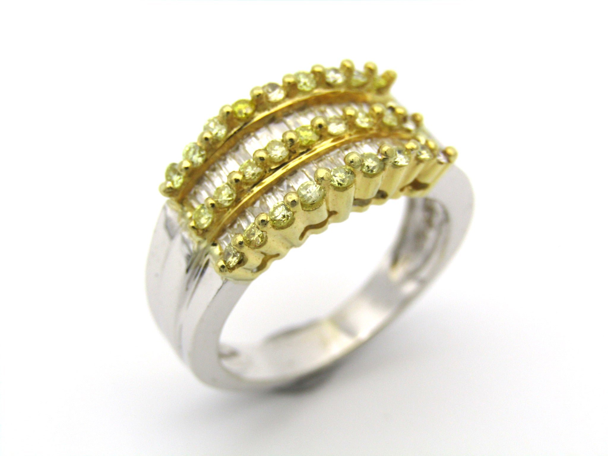 18K gold yellow and colourless diamond ring.