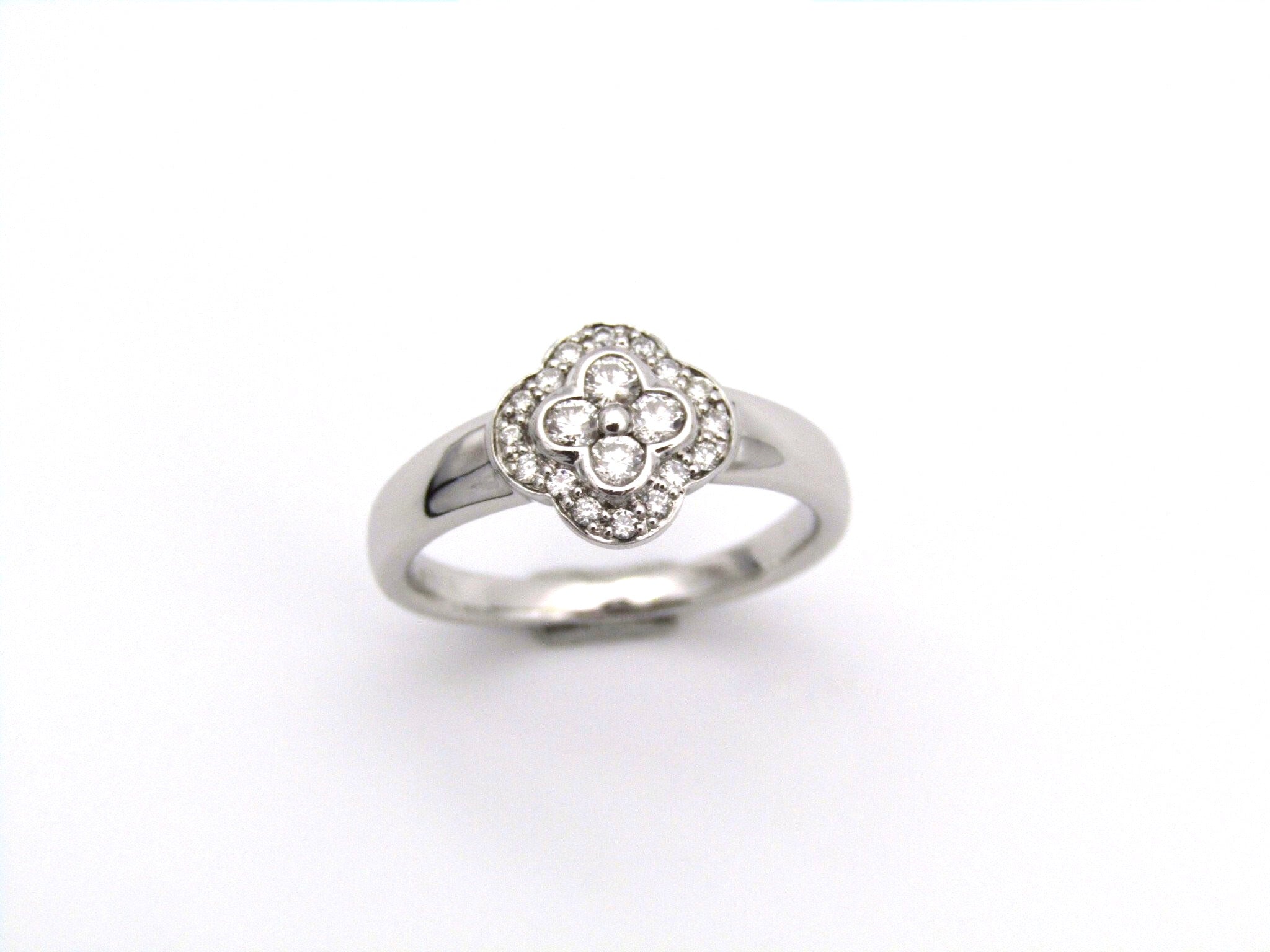 18K white gold diamond ring.