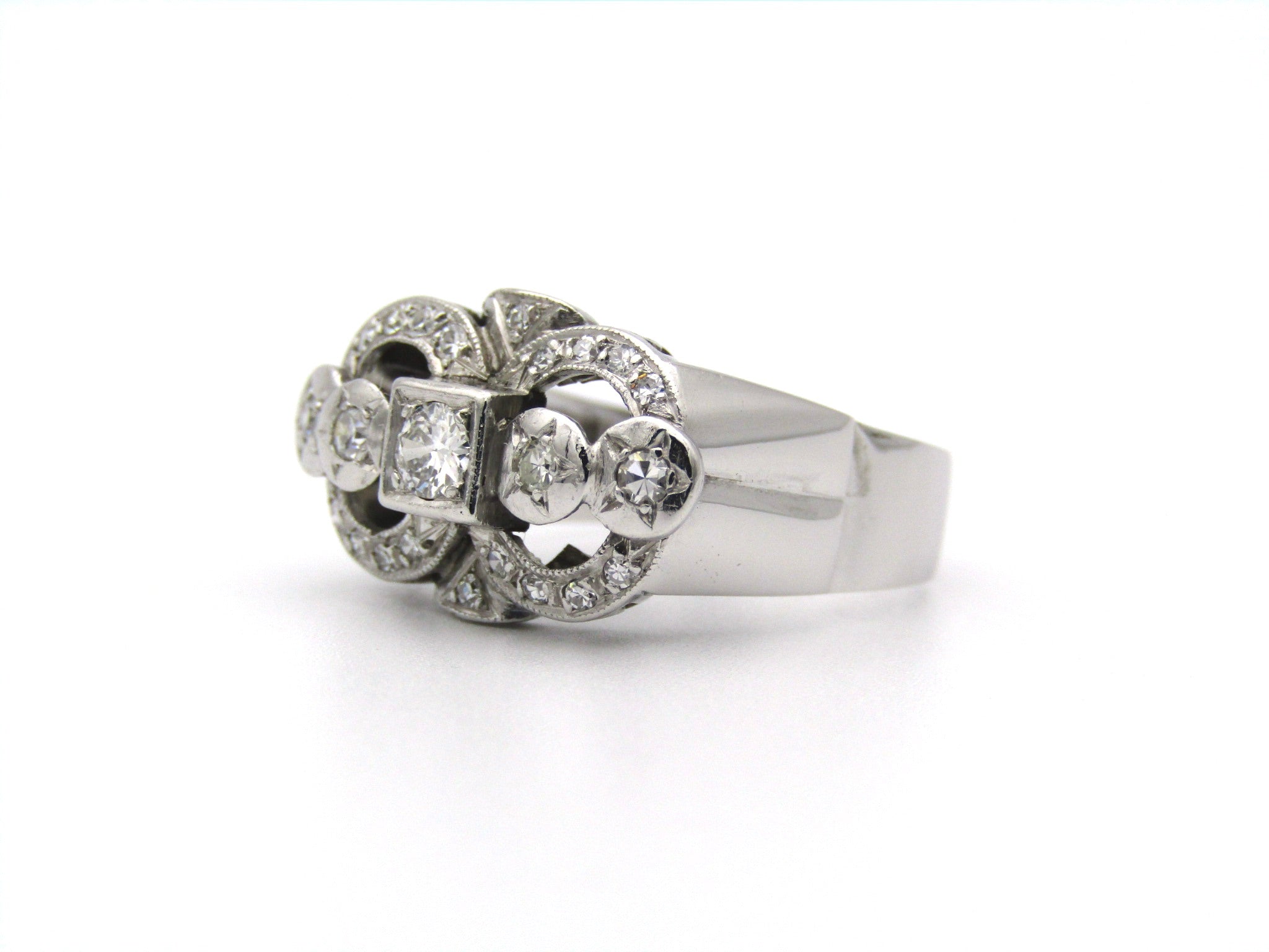 Art Deco 18K gold diamond ring.